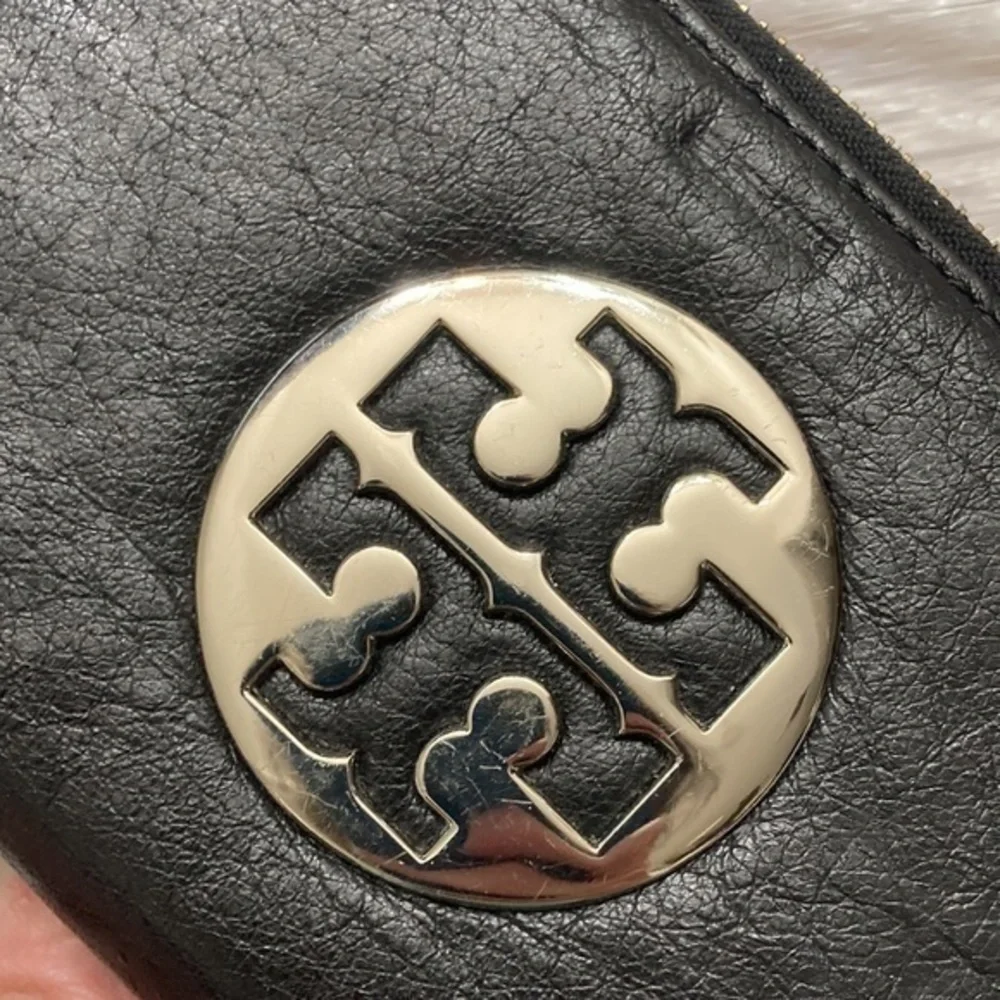 Tory Burch black leather logo clutch wallet